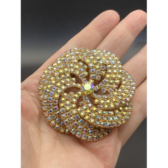 Vtg Brooch Rainbow AB Rhinestone Pinwheel Swirl Gold Tone Prom Wedding Pageant - Picture 6 of 7
